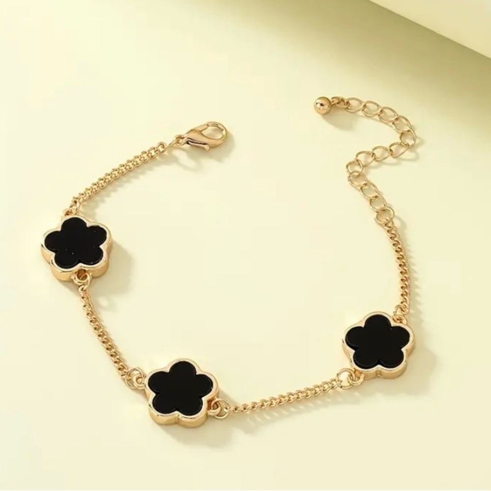 Leaf Clover Design Charm Bracelet